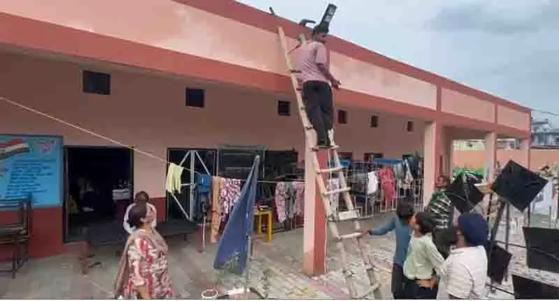 Jalandhar: मियानी स्कूल 306 बाढ़ पीड़ितों के लिए आश्रय स्थल बना Jalandhar: मियानी स्कूल 306 बाढ़ पीड़ितों के लिए आश्रय स्थल बना