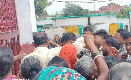 दो महिलाओं की हत्या कर शव जंगल में फेंके, आरोपी गिरफ्तार, आक्रोशित ग्रामीणों ने थाने का घेराव किया दो महिलाओं की हत्या कर शव जंगल में फेंके, आरोपी गिरफ्तार, आक्रोशित ग्रामीणों ने थाने का घेराव किया