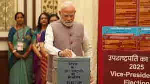अगले उपराष्ट्रपति के चयन के लिए मतदान जारी, सांसदों ने डाले वोट अगले उपराष्ट्रपति के चयन के लिए मतदान जारी, सांसदों ने डाले वोट