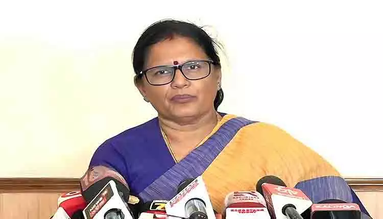 महिलाओं को सोशल मीडिया से ब्रेक लेना चाहिए क्योंकि यह घरेलू हिंसा को बढ़ावा देता: Dy CM Parida महिलाओं को सोशल मीडिया से ब्रेक लेना चाहिए क्योंकि यह घरेलू हिंसा को बढ़ावा देता: Dy CM Parida