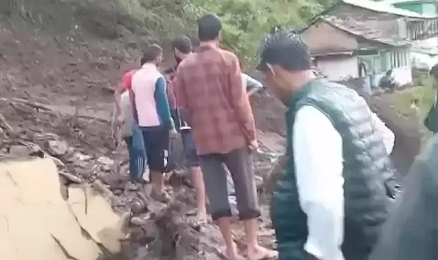 Shimla: कुल्लू भूस्खलन में 4 शव बरामद Shimla: कुल्लू भूस्खलन में 4 शव बरामद