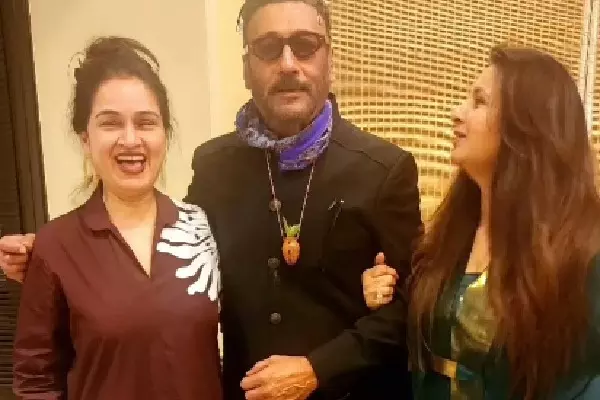 पूनम ढिल्लों ने पद्मिनी कोल्हापुरी और जैकी श्रॉफ संग पुरानी दोस्ती को किया सेलिब्रेट पूनम ढिल्लों ने पद्मिनी कोल्हापुरी और जैकी श्रॉफ संग पुरानी दोस्ती को किया सेलिब्रेट