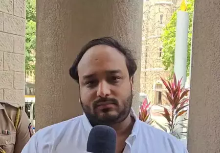 बाबा सिद्दीकी मर्डर केस की जांच पर बेटे जीशान ने जताई नाराजगी, मुंबई पुलिस की मंशा पर उठाए सवाल बाबा सिद्दीकी मर्डर केस की जांच पर बेटे जीशान ने जताई नाराजगी, मुंबई पुलिस की मंशा पर उठाए सवाल