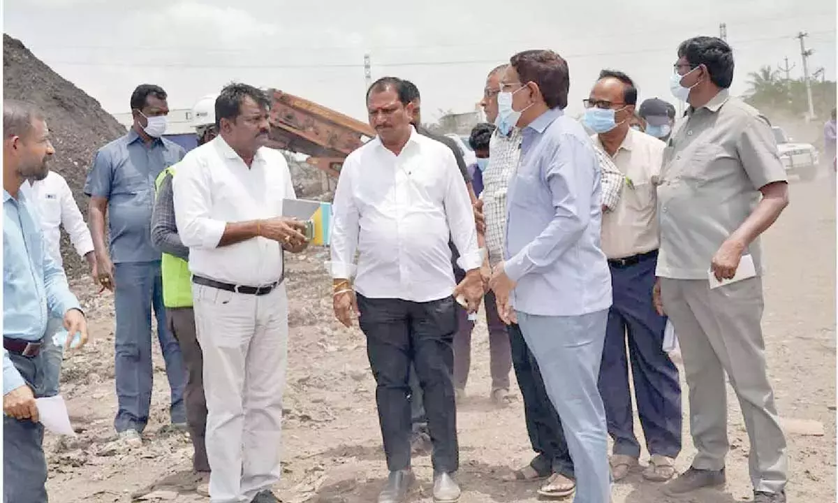 Andhra: नारायण ने अनंतपुर कचरा निपटान कार्यों का निरीक्षण किया Andhra: नारायण ने अनंतपुर कचरा निपटान कार्यों का निरीक्षण किया