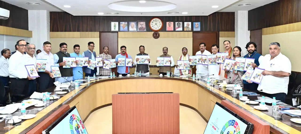 CM साय ने राज्य नीति आयोग की राज्य एवं जिला प्रगति रिपोर्ट 2024 का किया विमोचन CM साय ने राज्य नीति आयोग की राज्य एवं जिला प्रगति रिपोर्ट 2024 का किया विमोचन