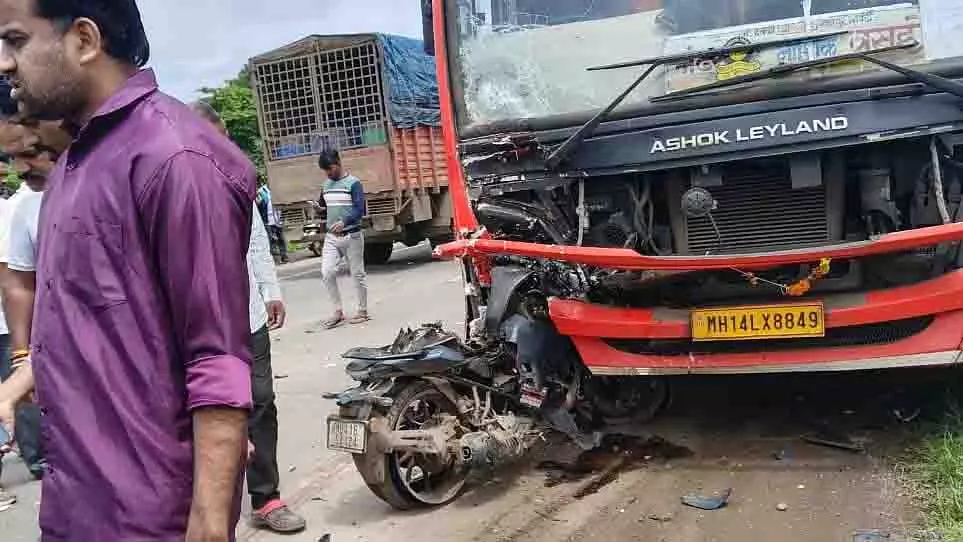 Nashik: सतना-ताहराबाद रोड पर मोटरसाइकिल और राज्य बस की टक्कर में 3 की मौत Nashik: सतना-ताहराबाद रोड पर मोटरसाइकिल और राज्य बस की टक्कर में 3 की मौत