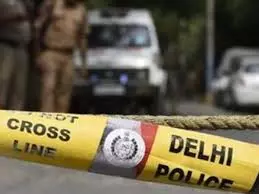 New Delhi: खून से लथपथ युवक का शव सड़क पर पड़ा मिला New Delhi: खून से लथपथ युवक का शव सड़क पर पड़ा मिला