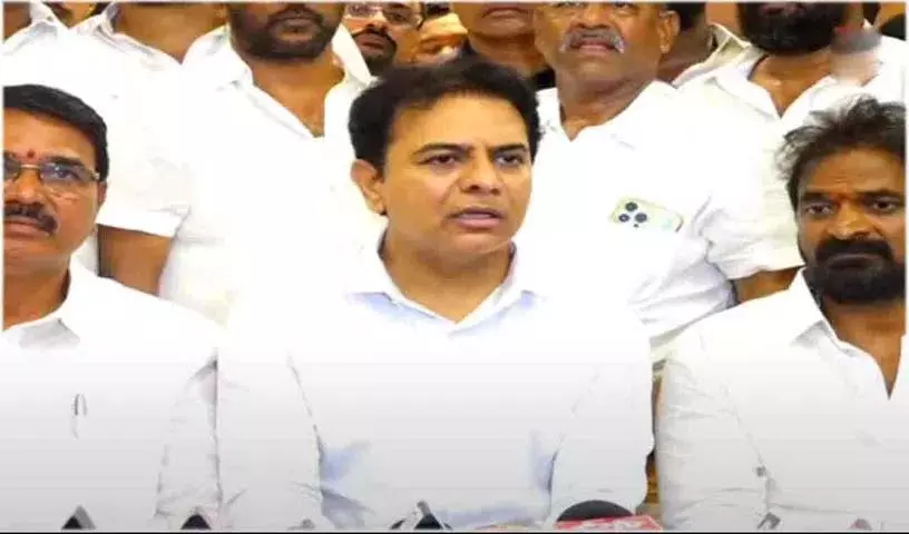 कांग्रेस सरकार बीआरएस नेताओं के खिलाफ अवैध मामले दर्ज कर रही है: KTR कांग्रेस सरकार बीआरएस नेताओं के खिलाफ अवैध मामले दर्ज कर रही है: KTR