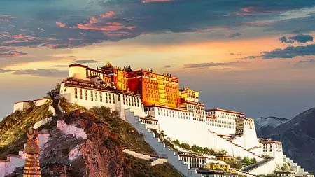 तिब्बत की महान ऐतिहासिक छलांग शांतिपूर्ण मुक्ति से शुरू तिब्बत की महान ऐतिहासिक छलांग शांतिपूर्ण मुक्ति से शुरू