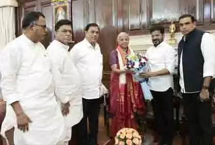 तेलंगाना के CM ने सीतारमण से मुलाकात की, ऋणों के पुनर्गठन की मांग की तेलंगाना के CM ने सीतारमण से मुलाकात की, ऋणों के पुनर्गठन की मांग की