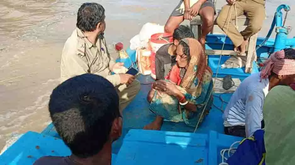 Odisha: मां-बेटे मगरमच्छों से भरे जंगल में लापता, 5 दिन बाद मिले Odisha: मां-बेटे मगरमच्छों से भरे जंगल में लापता, 5 दिन बाद मिले