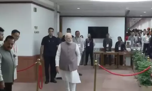 उपराष्ट्रपति चुनाव: शुरू हो गया मतदान, PM मोदी ने डाला पहला वोट, VIDEO उपराष्ट्रपति चुनाव: शुरू हो गया मतदान, PM मोदी ने डाला पहला वोट, VIDEO