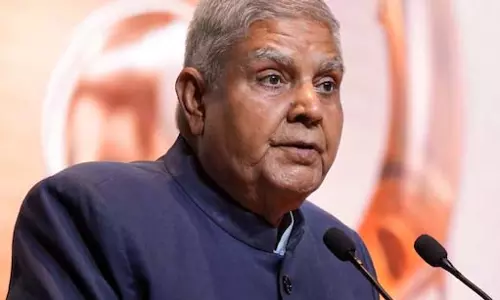 उपराष्ट्रपति चुनाव के बीच कांग्रेस ने जगदीप धनखड़ की चुप्पी पर उठाए सवाल उपराष्ट्रपति चुनाव के बीच कांग्रेस ने जगदीप धनखड़ की चुप्पी पर उठाए सवाल