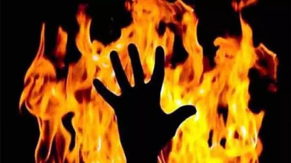 Farrukhabad: जिंदा जलाने की वारदात से क्षेत्र दहला Farrukhabad: जिंदा जलाने की वारदात से क्षेत्र दहला