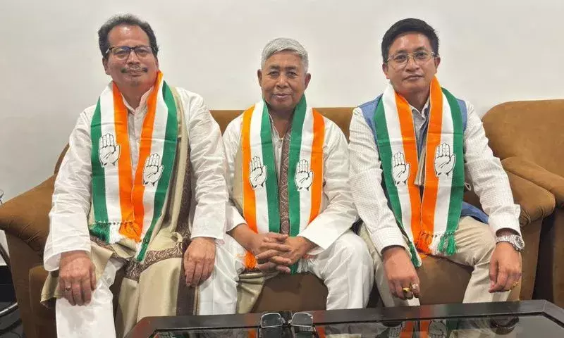 Manipur के तीन भाजपा नेता कांग्रेस में शामिल, राज्य संकट से ठीक से न निपटने का आरोप Manipur के तीन भाजपा नेता कांग्रेस में शामिल, राज्य संकट से ठीक से न निपटने का आरोप