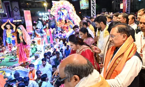 ऐतिहासिक विसर्जन झांकी में पहुंचे CM विष्णुदेव साय ऐतिहासिक विसर्जन झांकी में पहुंचे CM विष्णुदेव साय