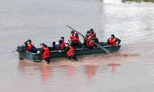Punjab: टूटी सड़कों की मरम्मत और महत्वपूर्ण जीवनरेखाओं को फिर से खोलने के प्रयास तेज कर दिए Punjab: टूटी सड़कों की मरम्मत और महत्वपूर्ण जीवनरेखाओं को फिर से खोलने के प्रयास तेज कर दिए