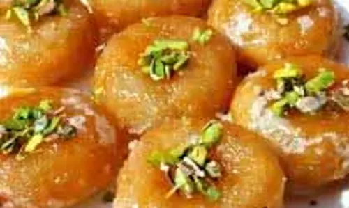 Balushahi: ट्राई करें बालूशाही मिठाई, नोट करें ये ट्रिक