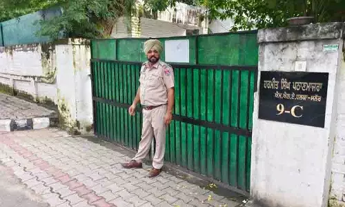 बलात्कार के आरोपी आप MLA की गिरफ्तारी से बचने के लिए पांच राज्यों में तलाशी अभियान जारी बलात्कार के आरोपी आप MLA की गिरफ्तारी से बचने के लिए पांच राज्यों में तलाशी अभियान जारी