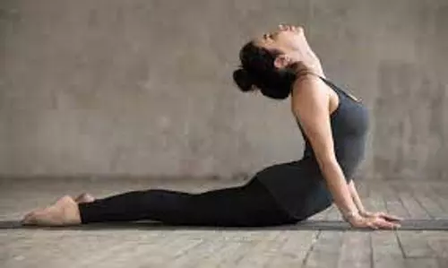 Yoga :इन 2 योगासन से करें दिन की शुरुआत Yoga :इन 2 योगासन से करें दिन की शुरुआत