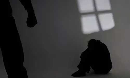 विवाहिता को ब्लैकमेल करने वाले आरोपी को पुलिस ने किया गिरफ्तार, फोन में अश्लील तस्वीरें और धमकी भरे मैसेज मिले