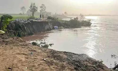 Nawanshahr village के धुस्सी बांध पर कटाव की खबर, ग्रामीण भयभीत Nawanshahr village के धुस्सी बांध पर कटाव की खबर, ग्रामीण भयभीत