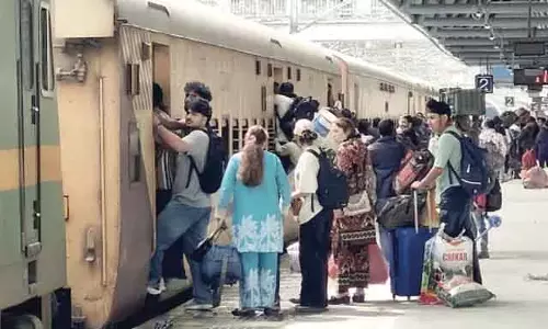 एनएच-44 बंद: यात्रियों के लिए कटरा-संगलदान विशेष ट्रेन शुरू एनएच-44 बंद: यात्रियों के लिए कटरा-संगलदान विशेष ट्रेन शुरू