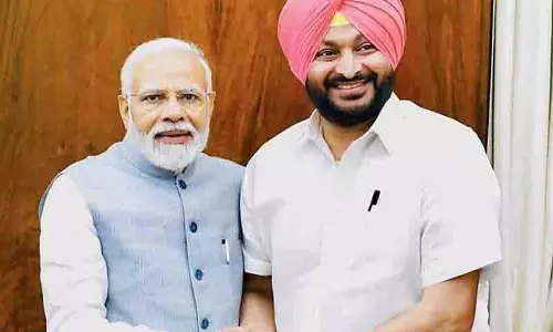 रवनीत बिट्टू का बढ़ता प्रभाव, पंजाब और हिमाचल में बाढ़ सर्वेक्षण के लिए PM Modi के साथ जाएंगे बीजेपी सांसद रवनीत बिट्टू का बढ़ता प्रभाव, पंजाब और हिमाचल में बाढ़ सर्वेक्षण के लिए PM Modi के साथ जाएंगे बीजेपी सांसद