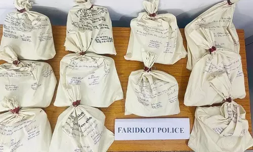 पंजाब के Faridkot में 12 किलोग्राम से अधिक हेरोइन के साथ दो लोग गिरफ्तार पंजाब के Faridkot में 12 किलोग्राम से अधिक हेरोइन के साथ दो लोग गिरफ्तार