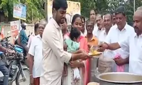 उपराष्ट्रपति चुनाव: राधाकृष्णन के गृहनगर में खाने-पीने के स्टॉल, पटाखे और प्रार्थनाएं