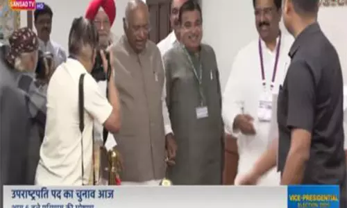 उपराष्ट्रपति चुनाव में नितिन गडकरी, Mallikarjun Kharge ने डाला वोट