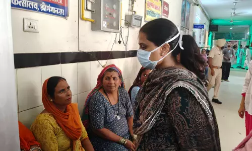 Jaipur: जिला कलेक्टर ने किया सरकारी अस्पताल का निरीक्षण, मरीजों की सुविधाएँ परखी Jaipur: जिला कलेक्टर ने किया सरकारी अस्पताल का निरीक्षण, मरीजों की सुविधाएँ परखी