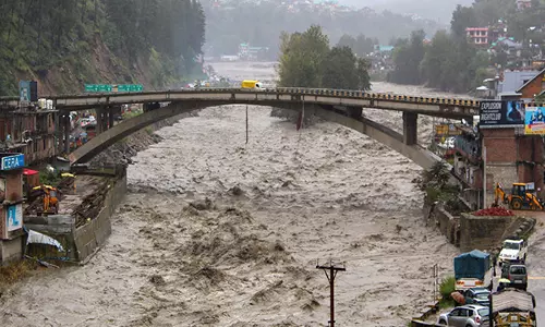 Himachal Pradesh में मानसून के कहर से 370 लोगों की मौत, 615 सड़कें अवरुद्ध