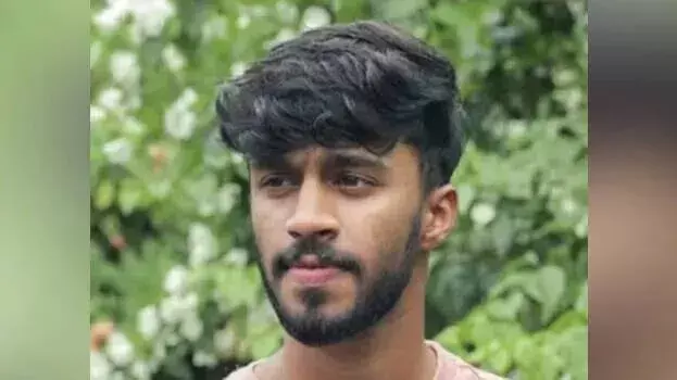Kerala: एयरोनॉटिकल इंजीनियर की बाइक दुर्घटना में मौत Kerala: एयरोनॉटिकल इंजीनियर की बाइक दुर्घटना में मौत