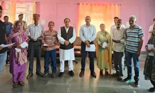 Bhattiyat में 40 से अधिक परिवारों को तत्काल राहत के रूप में 3 लाख रुपये वितरित किए गए