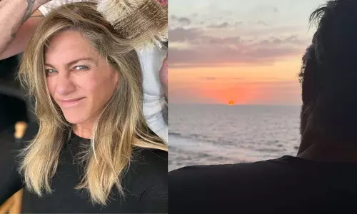 फ्रेंड्स स्टार Jennifer Aniston ने अपने बॉयफ्रेंड जिम कर्टिस से मिलवाया फ्रेंड्स स्टार Jennifer Aniston ने अपने बॉयफ्रेंड जिम कर्टिस से मिलवाया