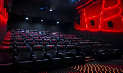 Movie Screening के दौरान हुए विवाद के बाद पुणे के एक दंपत्ति ने इंजीनियर और पत्नी की पिटाई की