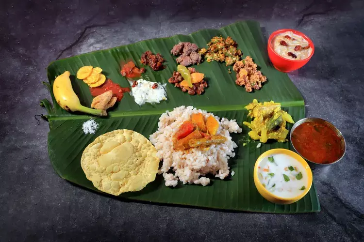 घरों से लेकर संस्थानों तक कुदुम्बश्री ने 3,500 से अधिक ओनारुची ओणम भोज वितरित किए घरों से लेकर संस्थानों तक कुदुम्बश्री ने 3,500 से अधिक ओनारुची ओणम भोज वितरित किए