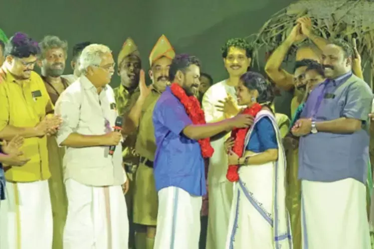 Kerala :  क्रांतिकारी नाटक शेल्टर के प्रदर्शन के बाद केरल के अभिनेता ने मंच पर शादी की