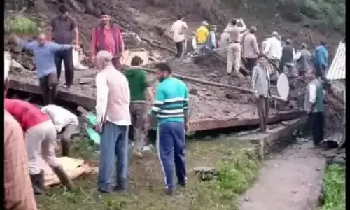 Kullu: मकान ढहने से 4 की मौत Kullu: मकान ढहने से 4 की मौत