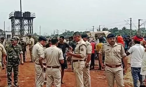 रेलवे साइडिंग पर अपराधियों ने की अंधाधुंध गोलीबारी, ट्रक चालक गंभीर रूप से घायल