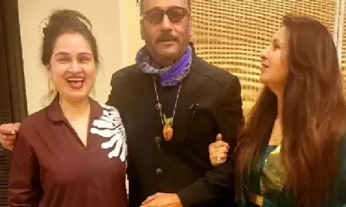 पूनम ढिल्लों ने पद्मिनी कोल्हापुरी और जैकी श्रॉफ संग पुरानी दोस्ती को किया सेलिब्रेट पूनम ढिल्लों ने पद्मिनी कोल्हापुरी और जैकी श्रॉफ संग पुरानी दोस्ती को किया सेलिब्रेट