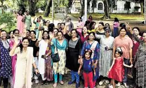 Kerala : 45 साल बाद बैचमेट्स एक साथ आए और संघर्षरत सहपाठी को कोल्लम में घर दिलाया Kerala : 45 साल बाद बैचमेट्स एक साथ आए और संघर्षरत सहपाठी को कोल्लम में घर दिलाया