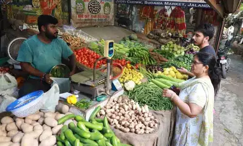 Jalandhar: सब्जियों की कीमतें आसमान छू रही, घरेलू बजट पर असर