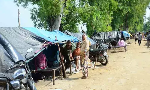 Jalandhar: बाढ़ के बीच महिला को फिर से आघात का सामना करना पड़ा