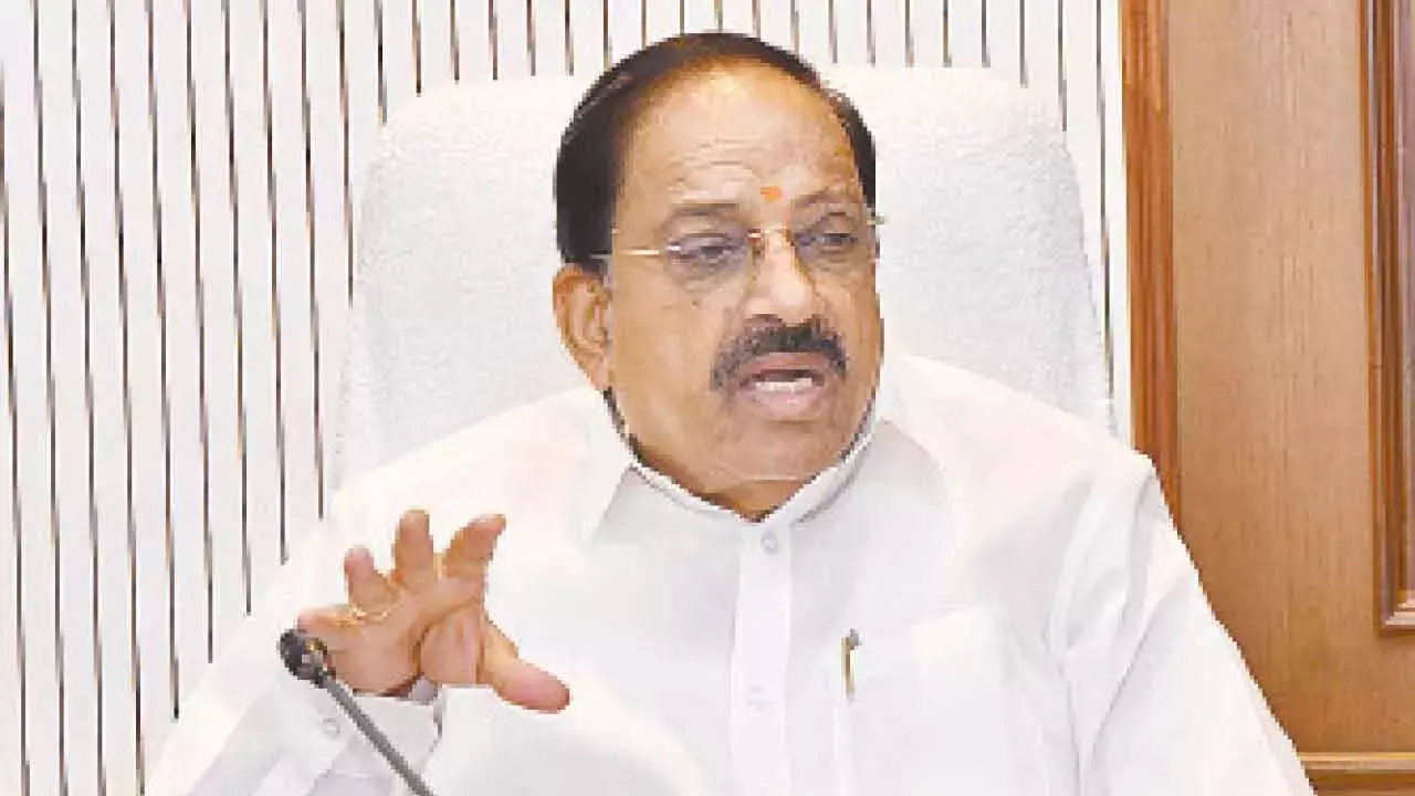 Telangana: तुम्माला ने बाबुओं को यूरिया वितरण सुचारू करने का आदेश दिया Telangana: तुम्माला ने बाबुओं को यूरिया वितरण सुचारू करने का आदेश दिया