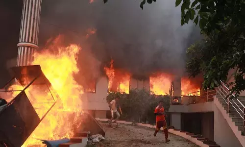 Nepal के पूर्व प्रधानमंत्री की पत्नी की प्रदर्शनकारियों द्वारा घर में आग लगाने के बाद मौत Nepal के पूर्व प्रधानमंत्री की पत्नी की प्रदर्शनकारियों द्वारा घर में आग लगाने के बाद मौत