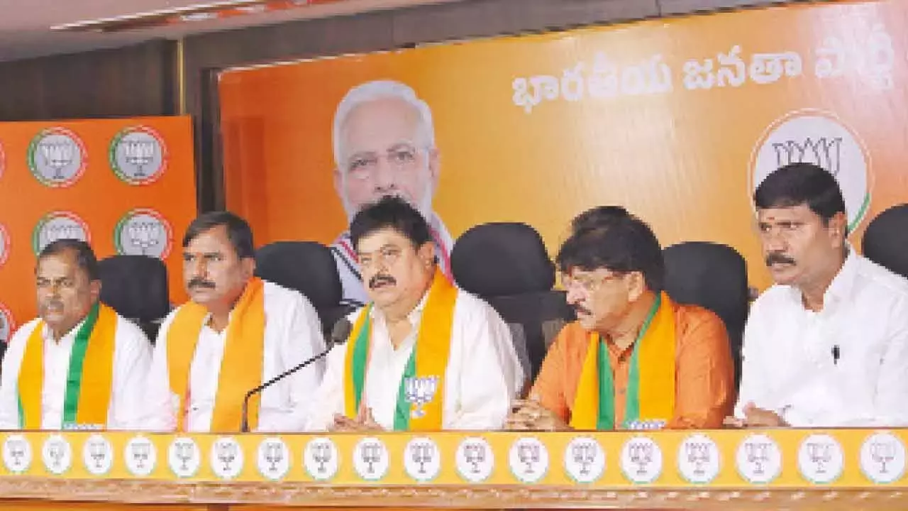 Telangana भाजपा प्रमुख का कहना है कि कांग्रेस खोखले वादों के साथ पिछड़े वर्गों को धोखा दे रही है