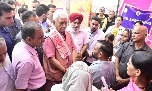 Jammu: उपराज्यपाल ने स्वास्थ्य शिविर का निरीक्षण किया