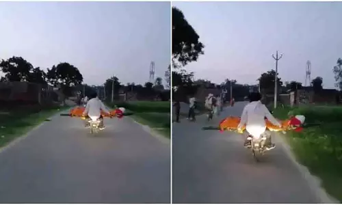 Kaushambi: महिला का शव बाइक पर ले जाया गया श्मशान घाट